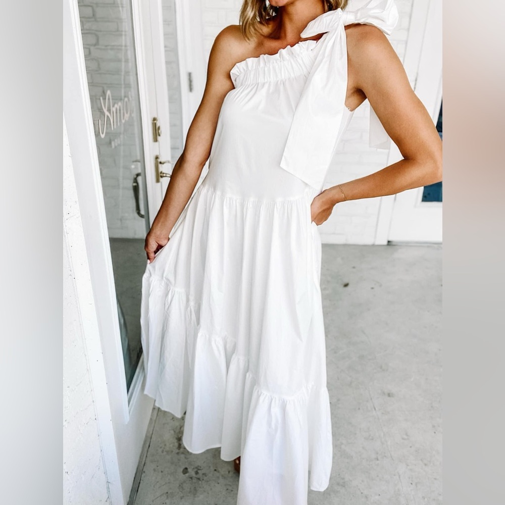 White one shoulder rdress